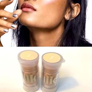 2 Milk makeup holographic sticks in Mars!